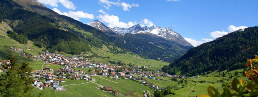 Südtirol die Region 1 ∏ TVB Tiroler Oberland Nauders Manuel Baldauf Sommerlandschaft Dorf 2007 8 845x321 1