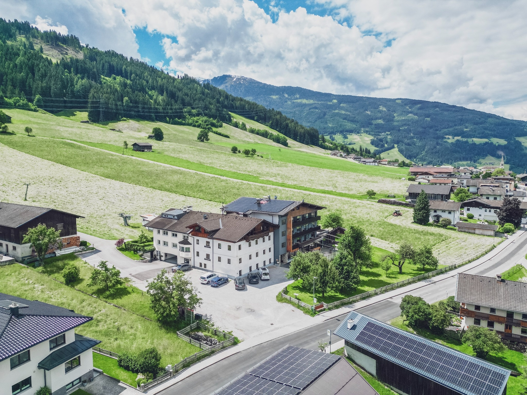 Exklusives Gruppenhaus in Tirol mit Panoramapool